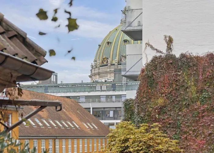 Spacious In The Heart Of With Balcony Apartment *